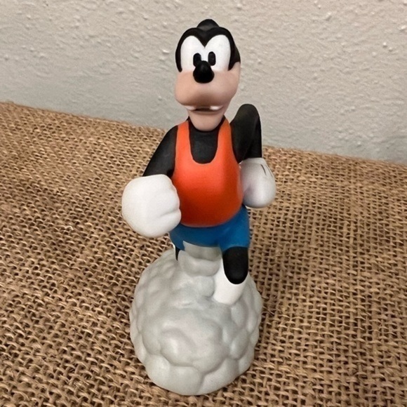 Vintage Disney Goofy Jogging Porcelain Bisque Figure 3 inches tall - Picture 2 of 5